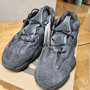 2018 YEEZY 500 블랙 295사이즈 새상품