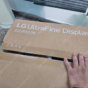 lg 32인치 4k 모니터 32UR500K 거의 새거팝니다