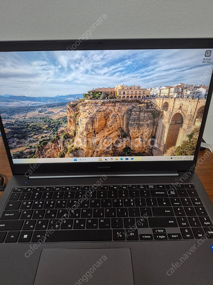 삼성 노트북 NT551XDA 택포 33만 팝니다.--3