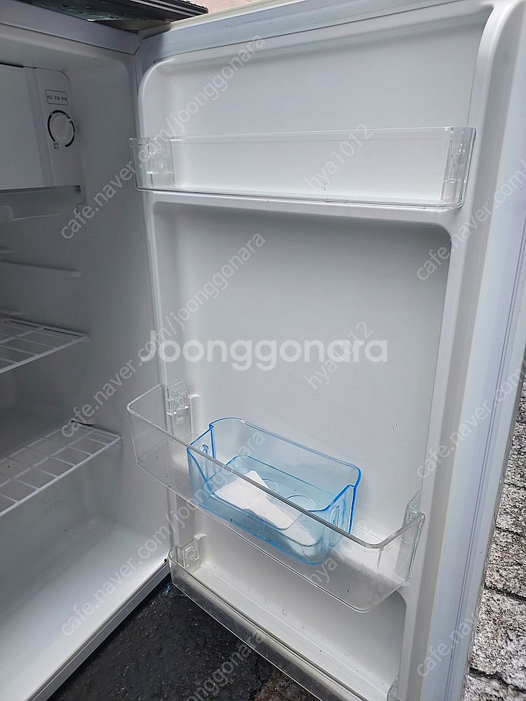 삼성 미니 냉장고 RR09R1000WW 8만원--1