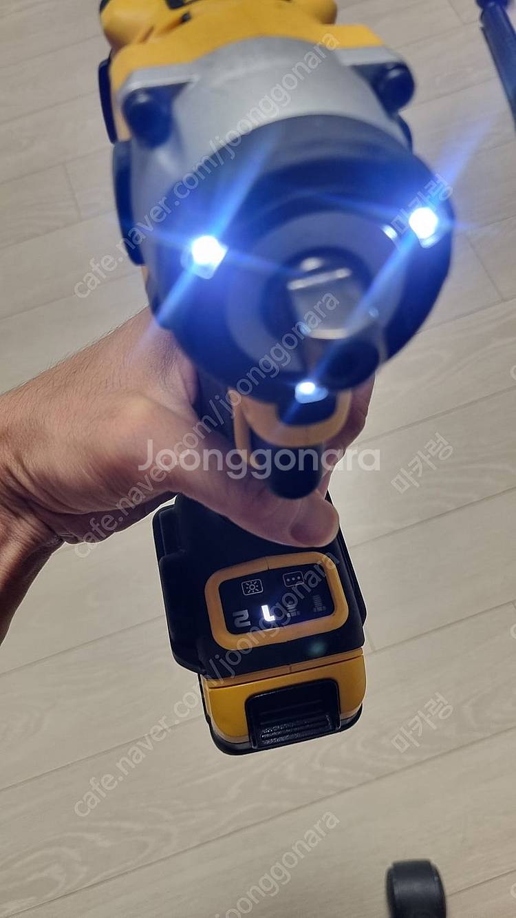 디월트 DCF922N 20V MAX 임팩렌치 컴백 베어...--4