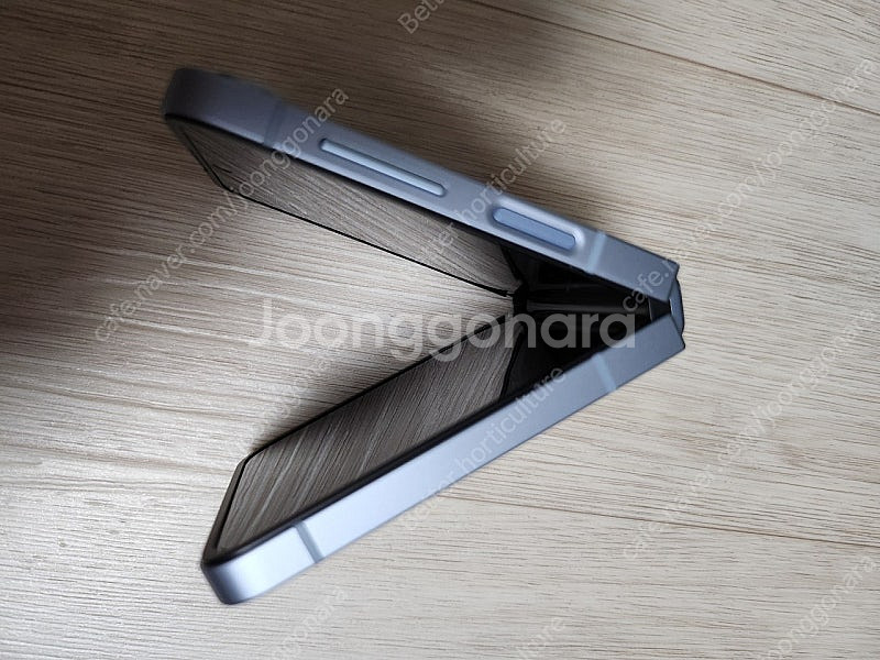 리퍼급 갤럭시z 플립6 블루 256g 50만에 판매합니...--3
