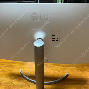 LG 32UN650 32인치 4K 모니터 판매합니다.