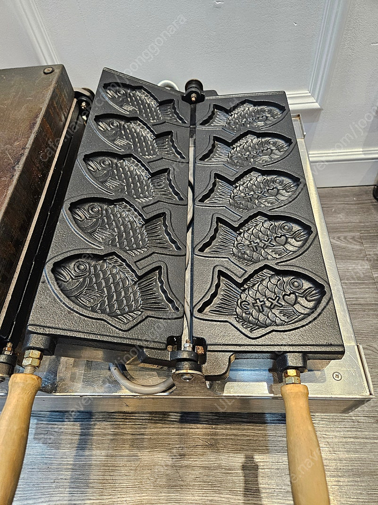 대영산업 전기 붕어빵 기계 10구 팝니다.--1