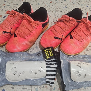 푸마 풋살화 220사이즈 2켤레