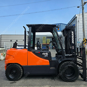 중고지게차 팝니다! 두산 4.5톤 D45S-5 자동발 더블타이어 모델