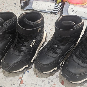 남아 아들 쌍둥이 겨울부츠(FILA) 거의새것 220 두켤레 2만원^^