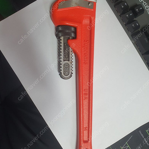 슈프림 파이프렌치