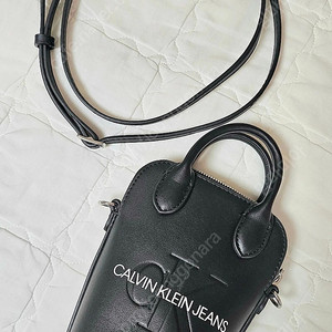 [정품] 캘빈클라인 CK 로고 블랙 미니크로스백