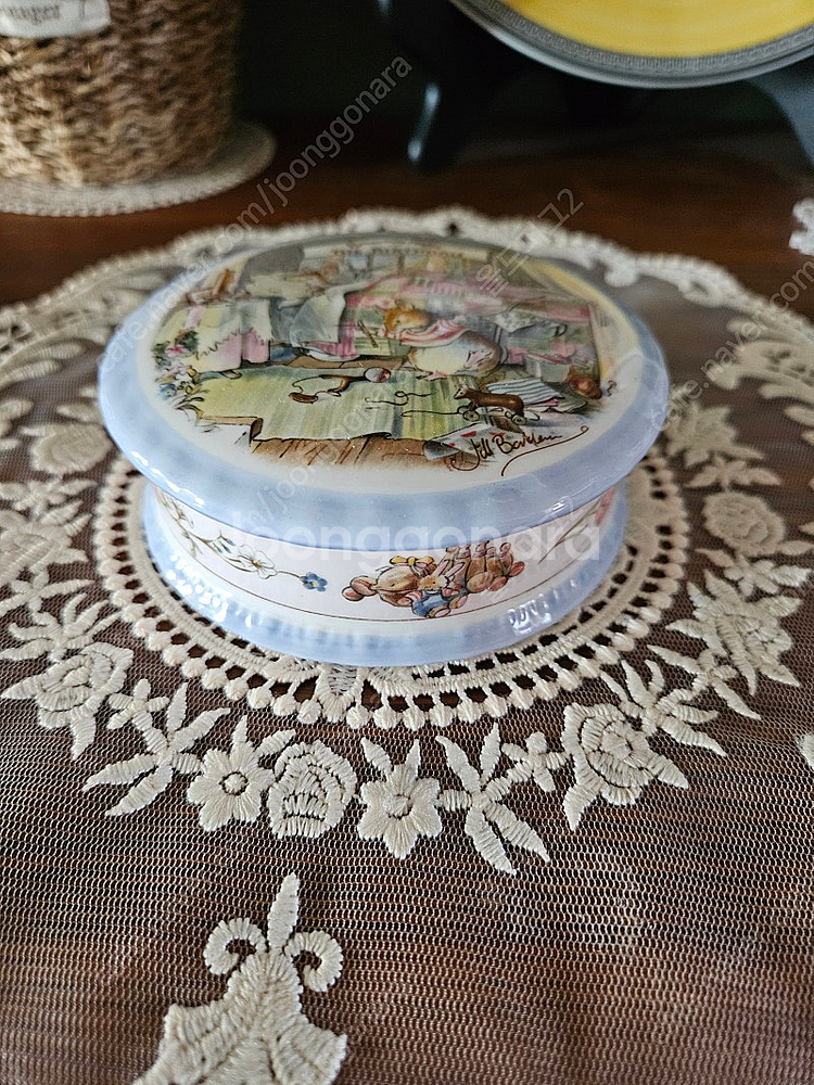 (거의새것)로얄덜튼 트린켓 박스 판매해요--0