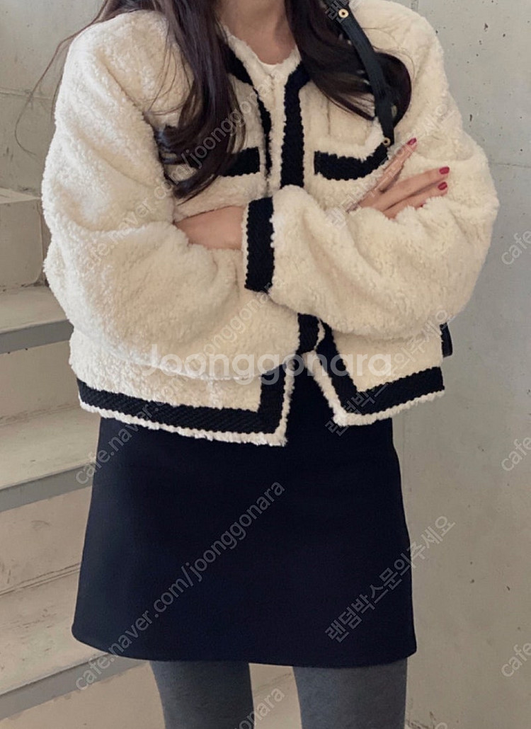 웜앤드 배색 퍼 털 자켓--2