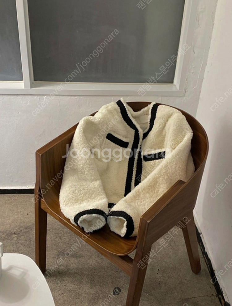 웜앤드 배색 퍼 털 자켓--4