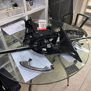 벤츠 W213 E클래스 중고 부품( 사이드미러프레임,도어캐치,범퍼 브라켓)