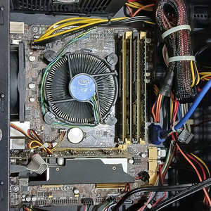 피씨 CPU i3 4150/ DDR 3 16G (4x4)/SSD 120G, HDD 1테라/ 미들 케이스