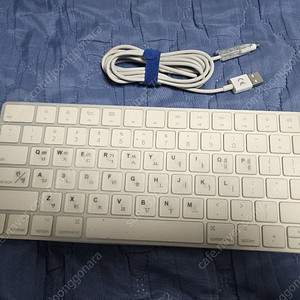 애플 Apple 매직 키보드2 + 커버 + 한글 스티커 + 충전케이블 팝니다.