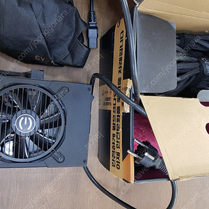 evga 2000g 파워(케이블 일부 누락)