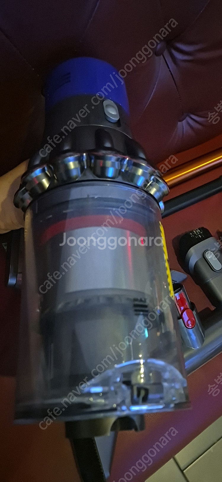 다이슨무선청소기 v10 풀세트--4