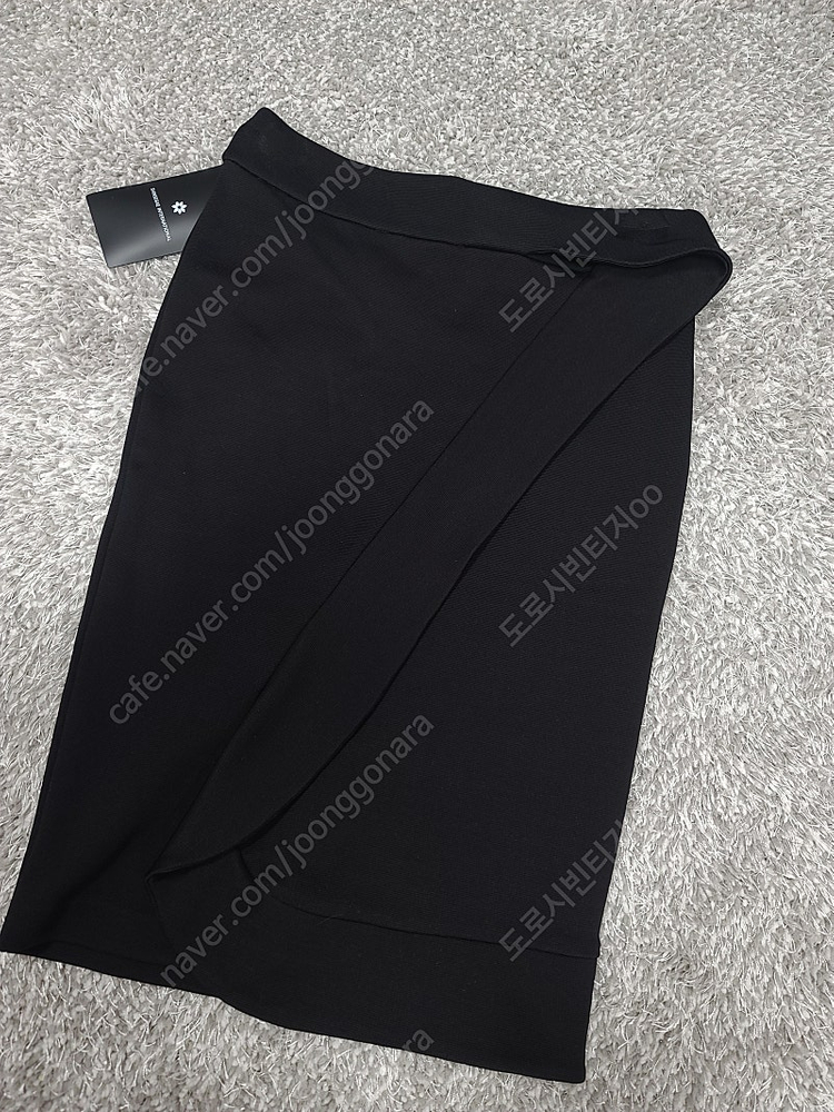 엠포리오 아르마니 여성 정장 세트 이미지