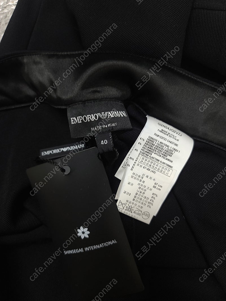 엠포리오 아르마니 여성 정장 세트 이미지