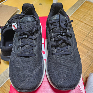 뉴발란스 1080 V13 블랙 300mm WIDE – 새상품급