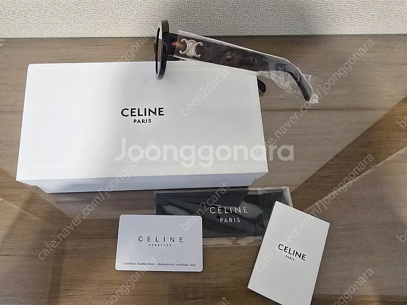 새제품 셀린느선글라스 반값택배비포함 바로배송합니다--9