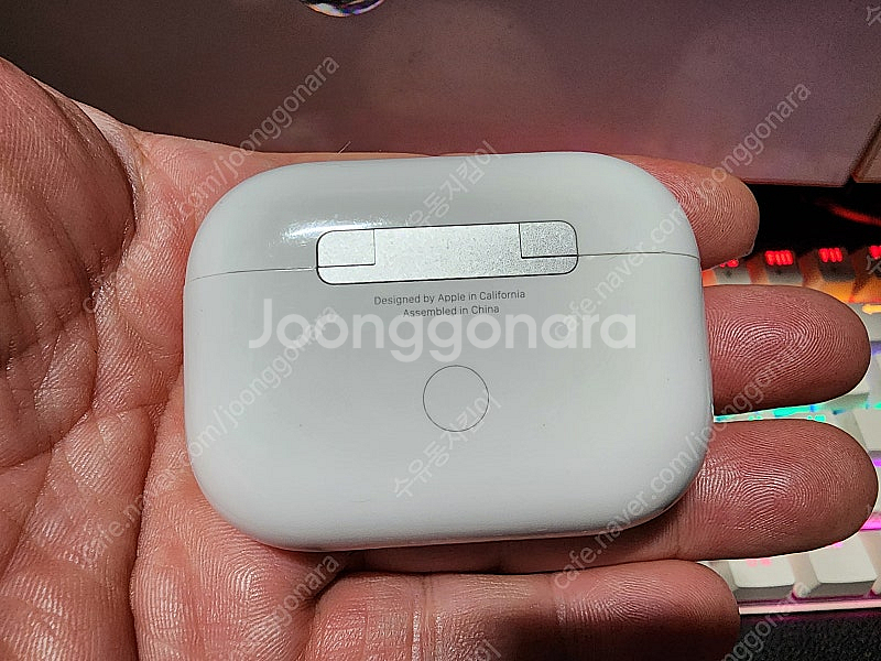 에어팟 프로 2세대 라이트닝 본체 판매합니다--2