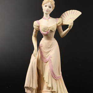 영국산 콜포트 에이지 오브 엘레강스 무광 도자기 피겨린 Age of Elegance