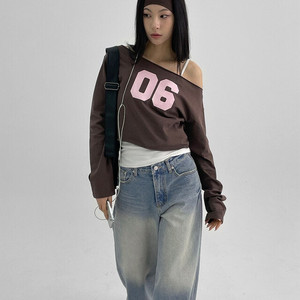 블랙옵 페리티 보트넥 프린팅 크롭긴팔티 브라운