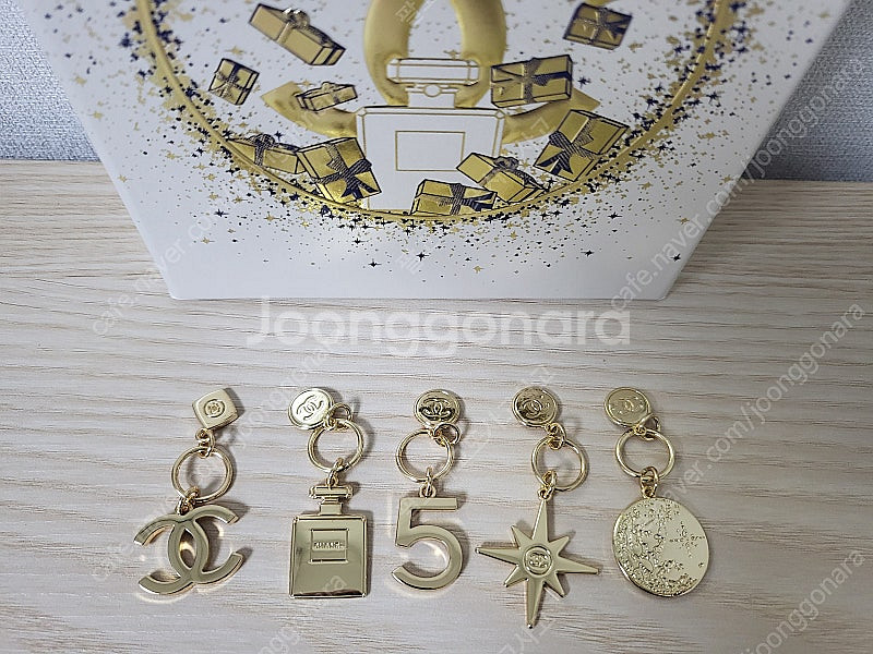 정품) 미사용 샤넬 홀리데이 키링 팬던트 백참 (코스메...--1