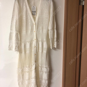 *새옷* 써스데이아일랜드 뜨개 펀칭 롱 가디건 스카시 로브 여행룩 휴가룩 크로쉐