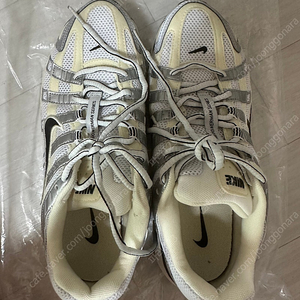 나이키 p 6000 코코넛 밀크 실착 3회미만 할인가 판매 나이키 nike p-6000 나이키운동화 250