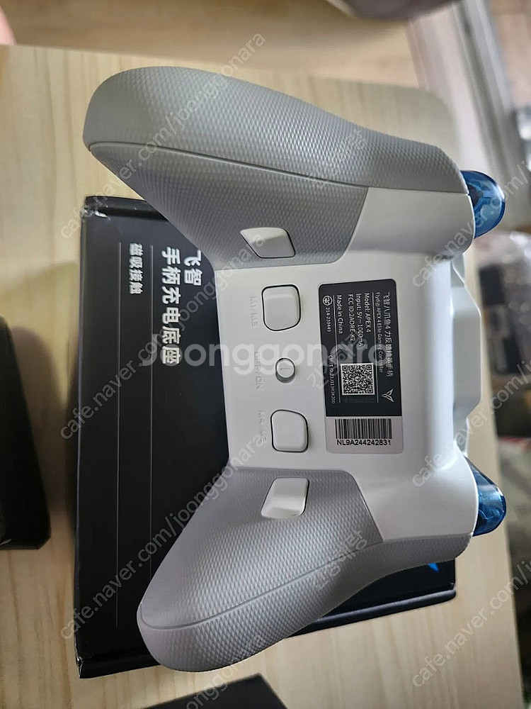 Flydigi Apex4 패드 팝니다 충전독세트 택포9--1