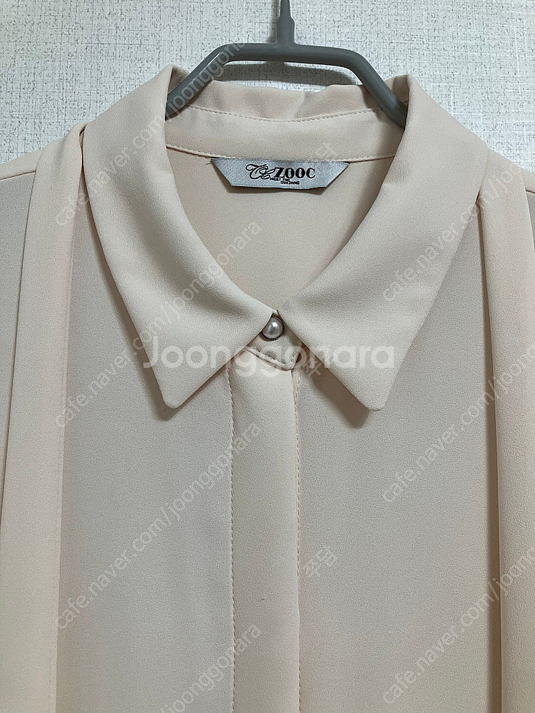 주크 (ZOOC) 아이보리 블라우스--1