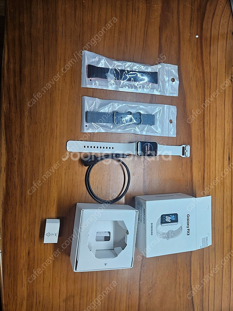 갤럭시 핏3 화이트 색상--0