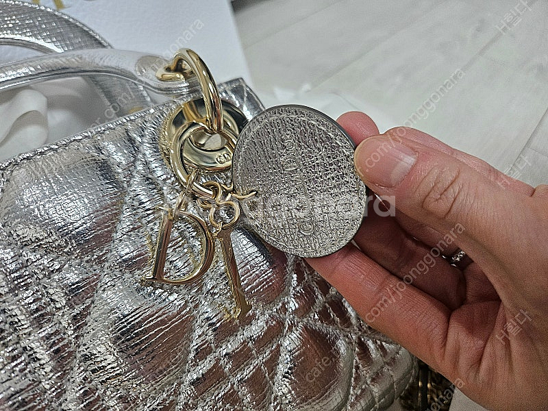 디올 레이디백 미니 메탈실버(한정판)--4