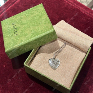 구찌 blind for love 목걸이 새상품 원가 이하 판매