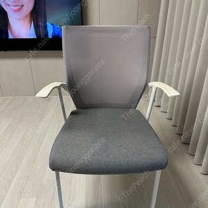 시디즈 아이블 그레이 색상 서울대의자 팝니다.