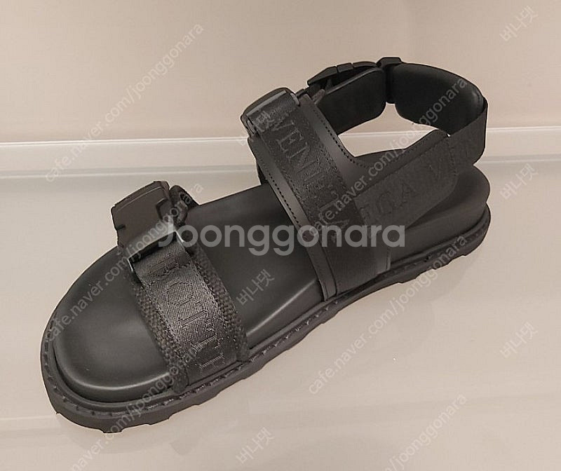(새상품)보테가베네타 남성샌들 블랙 260--0