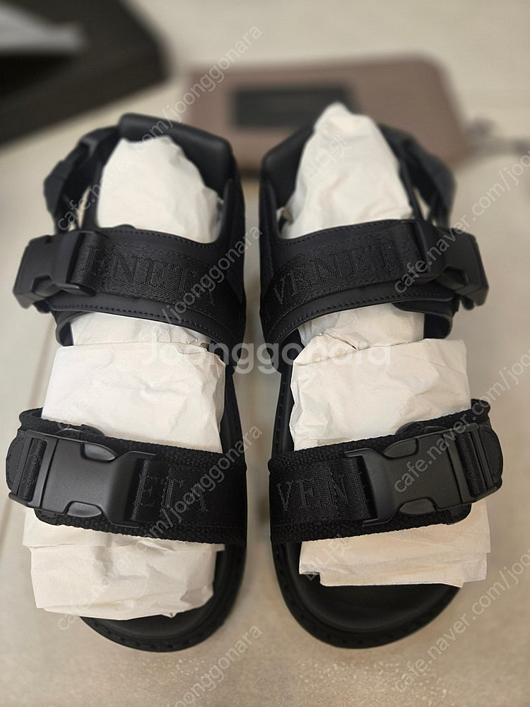 (새상품)보테가베네타 남성샌들 블랙 260--3