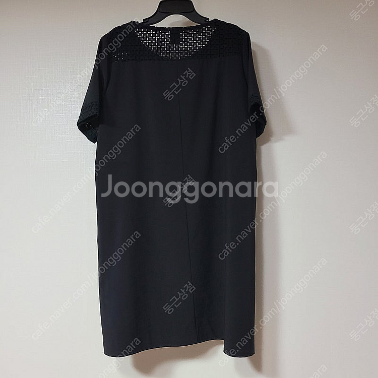 블랙 펀칭 디테일 원피스--1