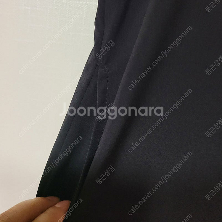 블랙 펀칭 디테일 원피스--2