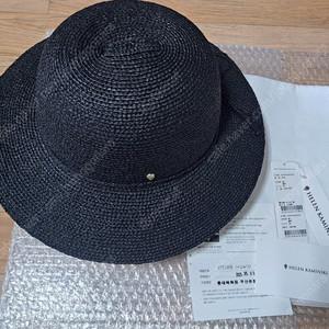 헬렌카민스키 블랙 챙길이8cm 시착만한 새제품 [국내정품 보증서] - 롯데 백화점