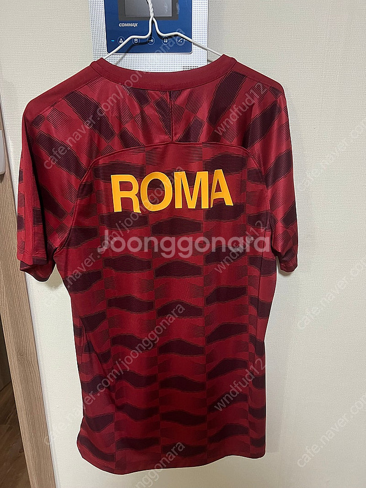 나이키 AS로마 트레이닝 반팔 팝니다. 사이즈 해외M--1