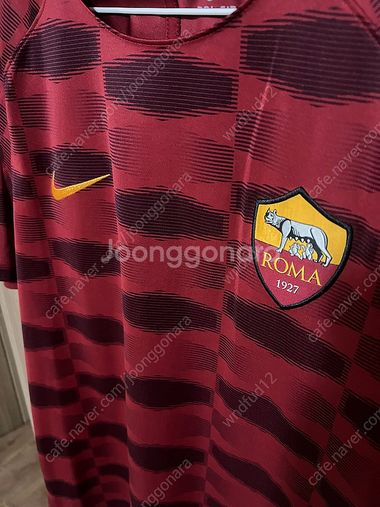 나이키 AS로마 트레이닝 반팔 팝니다. 사이즈 해외M--2