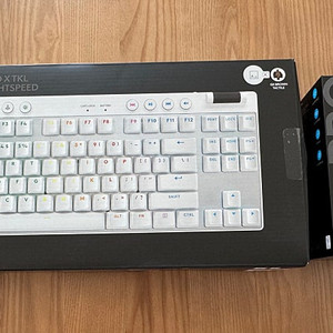 로지텍 PRO X TKL 갈축 (화이트) + 지슈라2 DEX (화이트) 팝니다 [새상품]
