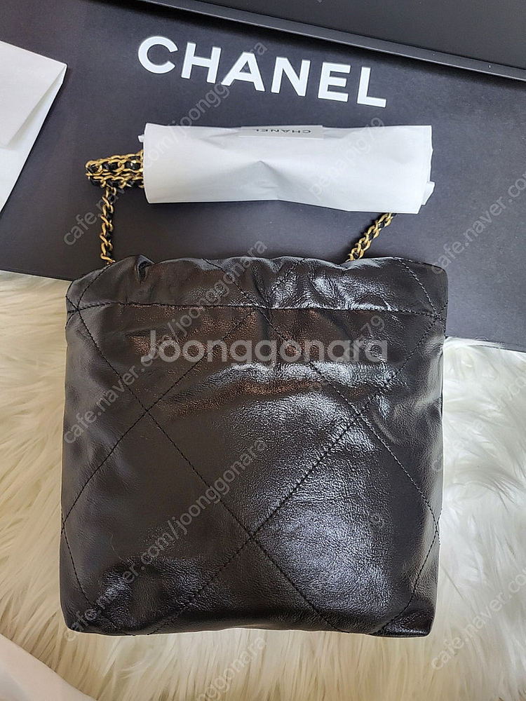 샤넬 22백 미니 카프스킨 골드 메탈 블랙--8
