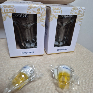호가든 맥주잔 25L 2개 미사용 잔당 4000원 호가든 열쇠고리 키링 2개 미사용 개당 3천원