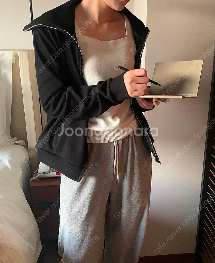 드혀니 세일러웜집업 블랙 새상품--2