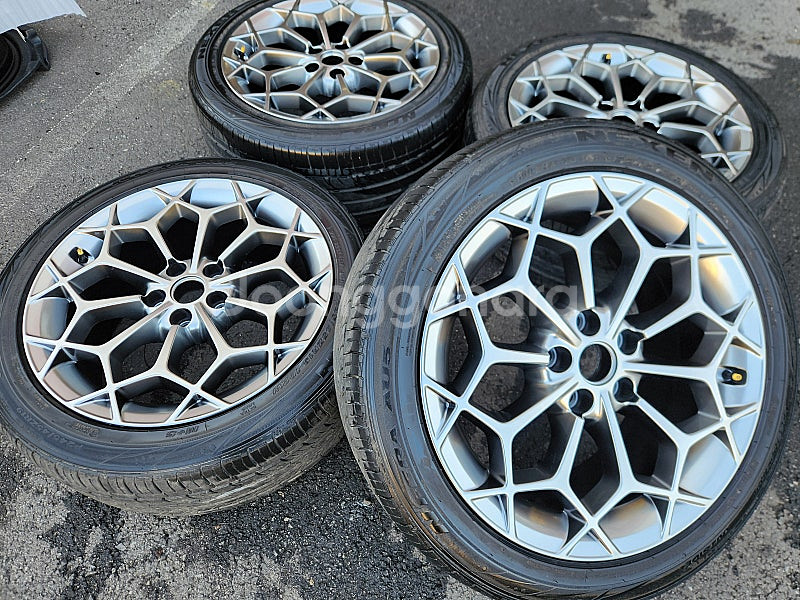 제네시스 G80 RG3 19인치 휠타이어 세트 팔아요--0