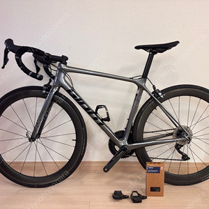 22년 자이언트 TCR Advanced 1 KOM 림브 + 아비아브 아데온2 50mm 카본휠